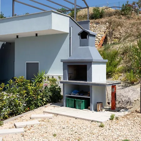 Oliva And Delux For A Family With Swiming Pool, Free Parking, Terace With View At The Sea