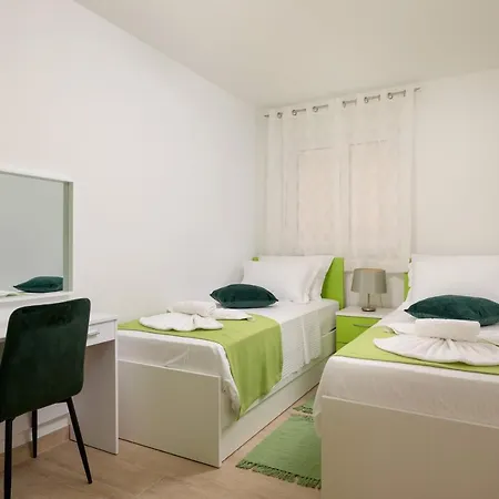Oliva Apartments: Family-friendly With Sea View And Pool * Podstrana