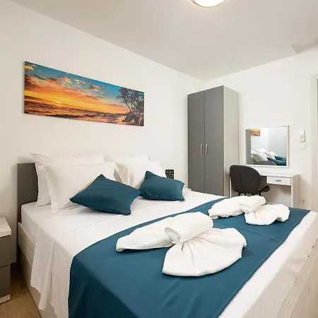 Oliva Apartments: Family-friendly With Sea View And Pool Podstrana