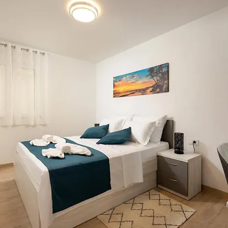 Apartment Oliva Apartments: Family-friendly With Sea View And Pool Podstrana