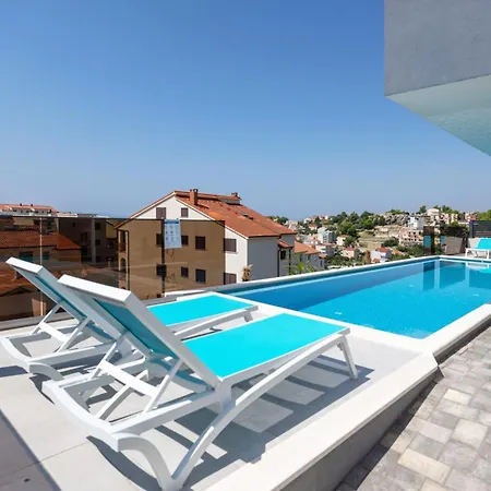 Oliva Apartments: Family-friendly With Sea View And Pool Podstrana