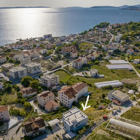 Oliva And Delux For A Family With Swiming Pool, Free Parking, Terace With View At The Sea Daire *