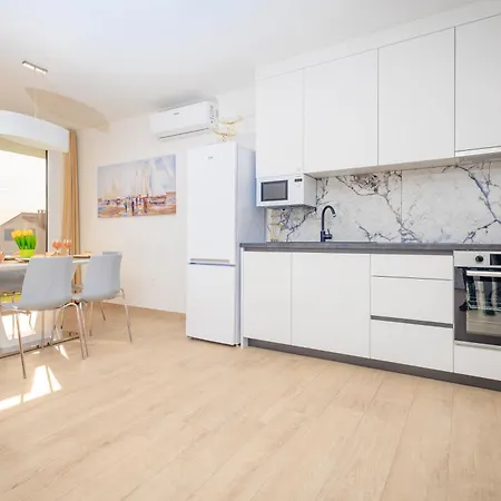 Oliva Apartments: Family-friendly With Sea View And Pool * Podstrana