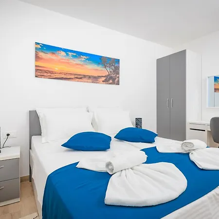 Oliva Apartments: Family-friendly With Sea View And Pool * Podstrana
