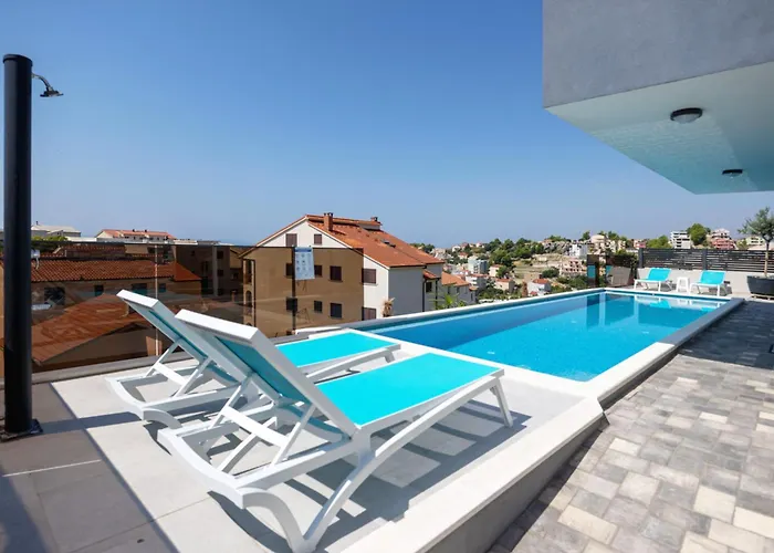 Oliva And Delux For A Family With Swiming Pool, Free Parking, Terace With View At The Sea Podstrana