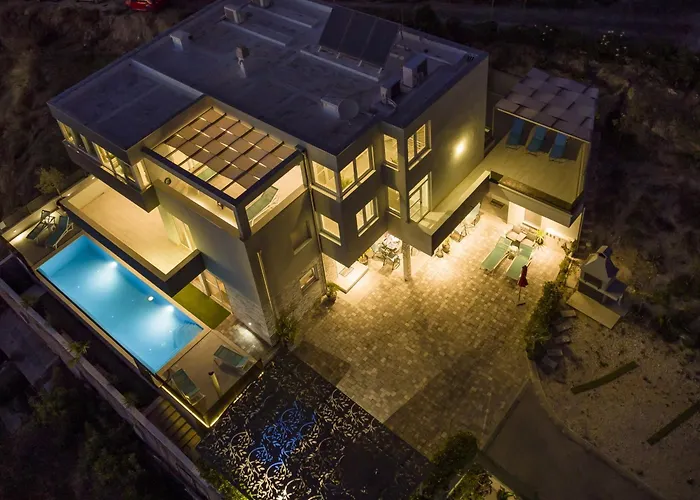 Oliva And Delux For A Family With Swiming Pool, Free Parking, Terace With View At The Sea Daire