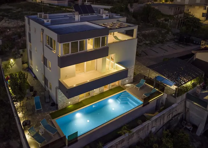 Daire Oliva And Delux For A Family With Swiming Pool, Free Parking, Terace With View At The Sea *