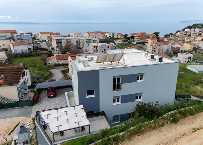 Oliva And Delux For A Family With Swiming Pool, Free Parking, Terace With View At The Sea * Podstrana