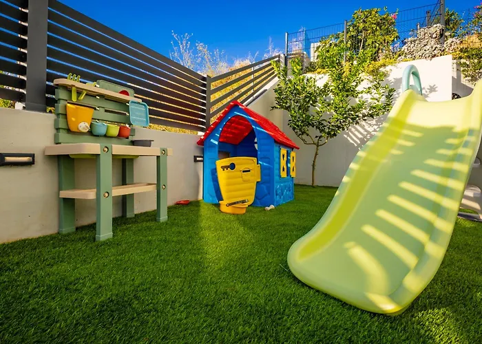 Oliva And Delux For A Family With Swiming Pool, Free Parking, Terace With View At The Sea * Podstrana