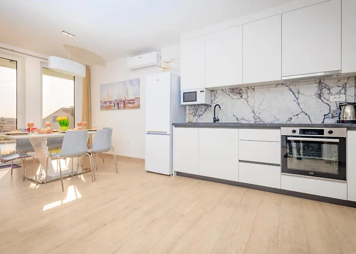 Oliva And Delux For A Family With Swiming Pool, Free Parking, Terace With View At The Sea * Podstrana