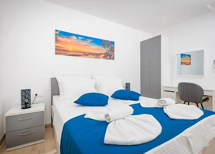 Oliva And Delux For A Family With Swiming Pool, Free Parking, Terace With View At The Sea * Podstrana