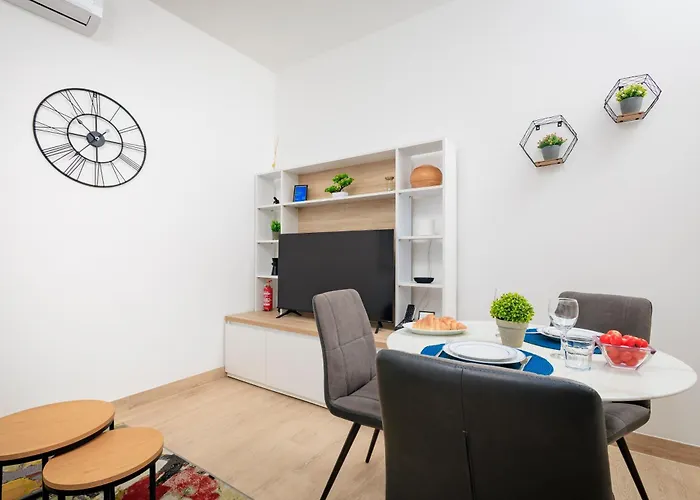 Oliva And Delux For A Family With Swiming Pool, Free Parking, Terace With View At The Sea *