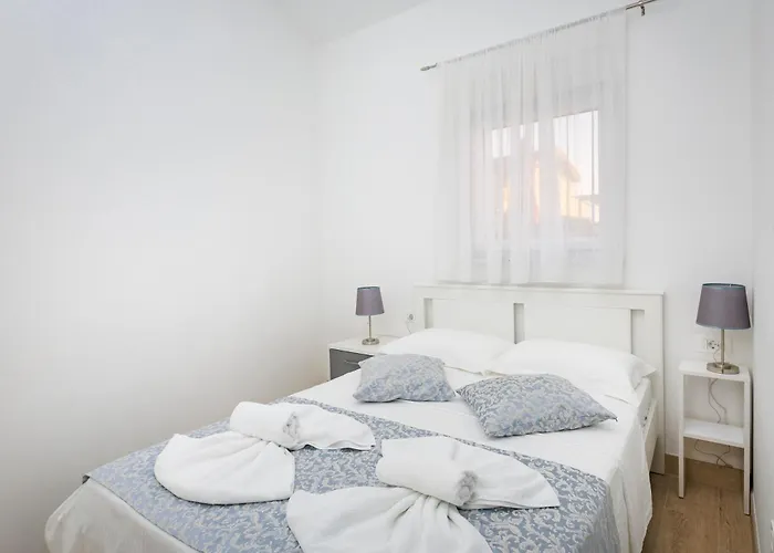 Daire Oliva And Delux For A Family With Swiming Pool, Free Parking, Terace With View At The Sea *