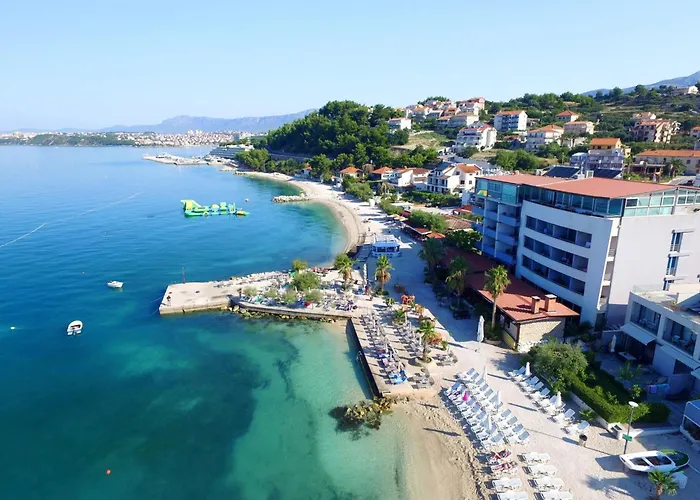 Oliva And Delux For A Family With Swiming Pool, Free Parking, Terace With View At The Sea Daire Podstrana