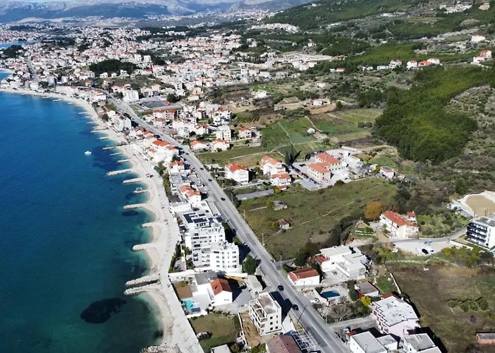 Daire Oliva And Delux For A Family With Swiming Pool, Free Parking, Terace With View At The Sea Podstrana