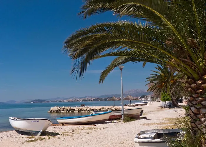 Oliva And Delux For A Family With Swiming Pool, Free Parking, Terace With View At The Sea Podstrana