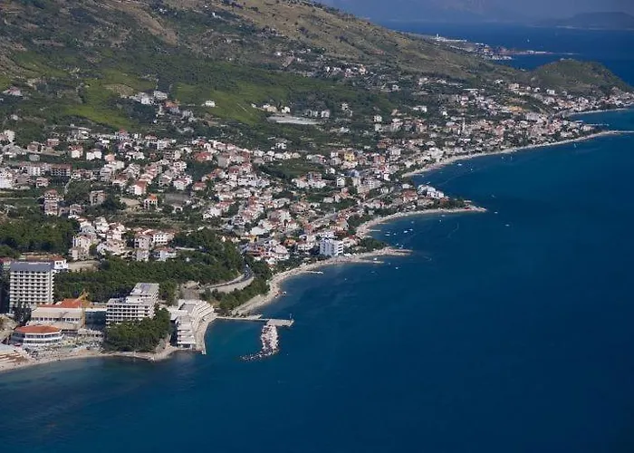 Oliva And Delux For A Family With Swiming Pool, Free Parking, Terace With View At The Sea