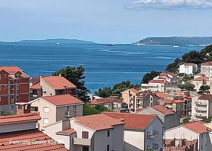 Oliva And Delux For A Family With Swiming Pool, Free Parking, Terace With View At The Sea